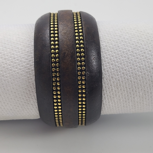 Wood bracelet with gold colored studs - Picture 2 of 5